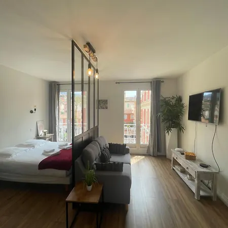 Le Verlaine, En Centre A Deux Minutes Des Plages * 芒通