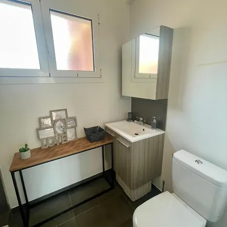 Appartement Le Verlaine, En Centre à Deux Minutes Des Plages Menton