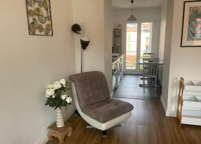 Apartment Le Verlaine, En Centre A Deux Minutes Des Plages Menton